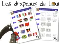 Un loup avec un sac à dos regarde des feuilles avec des drapeaux de pays et des versions à colorier.