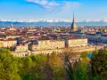 Vue panoramique de Turin, avec la Mole Antonelliana et les Alpes enneigées en arrière-plan. Un beau voyage en Italie.