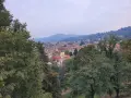 Vue panoramique de Turin, avec ses toits rouges et ses collines verdoyantes. Idéal pour savoir que faire à Turin avec des enfants, entre parcs et musées.