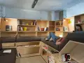 Aménagement d'une salle de loisirs avec étagères modulables et banquettes confortables.