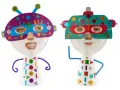 Deux masques de super-héros faits main avec des visages d'enfants, décorés de formes colorées.