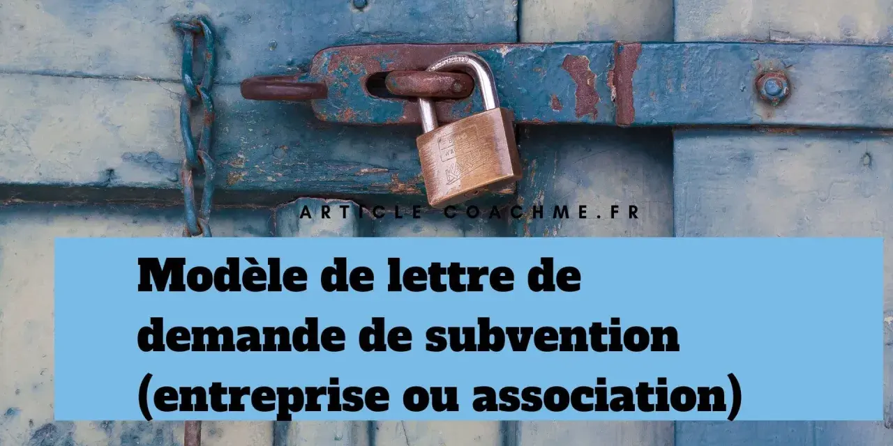 Modèle de lettre de demande de subvention mairie pour association. Un cadenas ferme une porte bleue délavée, symbolisant l'accès aux fonds.