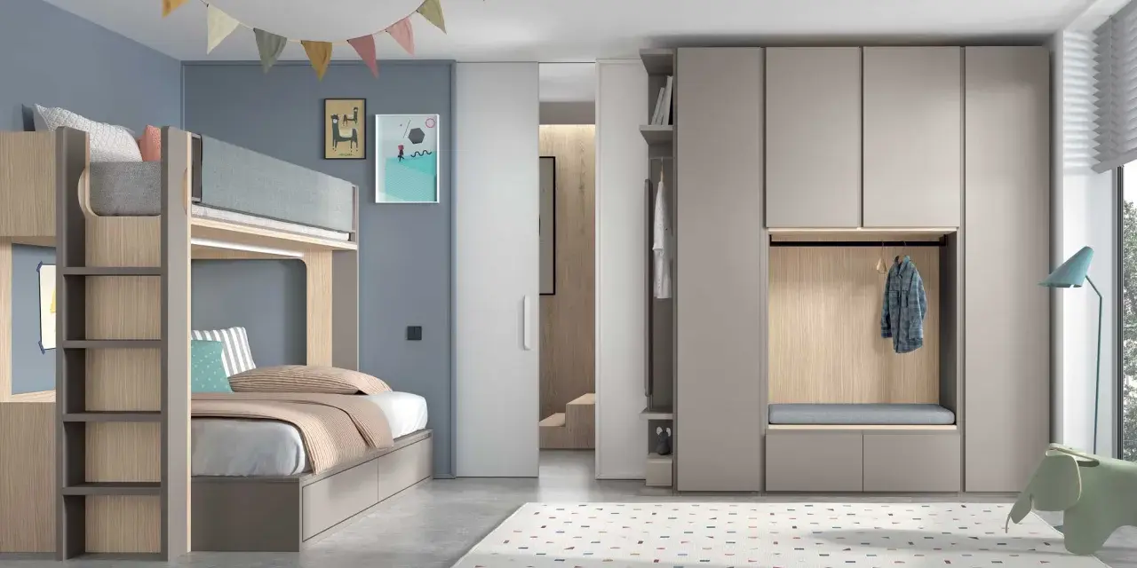 Lit superposé moderne avec rangements intégrés dans une chambre d'enfant lumineuse.