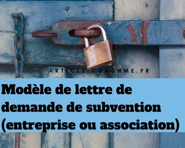 Modèle de lettre de demande de subvention mairie pour association. Un cadenas ferme une porte bleue délavée, symbolisant l'accès aux fonds.