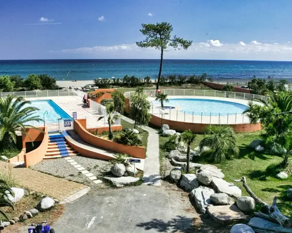 Piscines et plage pour des vacances scolaires idéales dans le Nord-Pas-de-Calais. Profitez du soleil et de la mer.