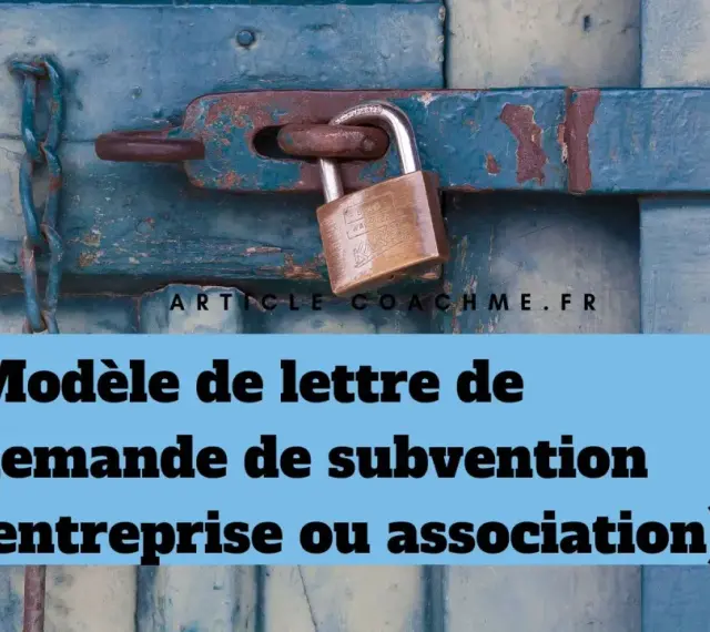 Modèle de lettre de demande de subvention mairie pour association. Un cadenas ferme une porte bleue délavée, symbolisant l'accès aux fonds.