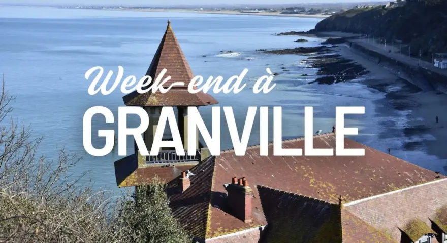 Vue panoramique de Granville, avec la mer, la plage et des toits de tuiles. Idéal pour un week-end à Granville.