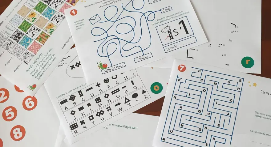 Jeux et énigmes pour un enfant de 12 ans : labyrinthes, rébus, codes secrets et jeux de piste pour une chasse au trésor amusante.