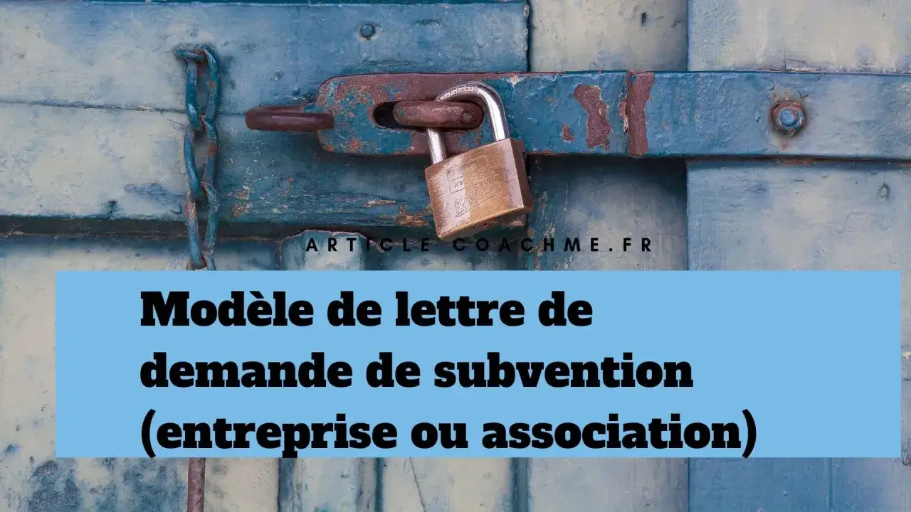 Modèle de lettre de demande de subvention mairie pour association. Un cadenas rouillé sur une porte bleue symbolise l'accès aux fonds.